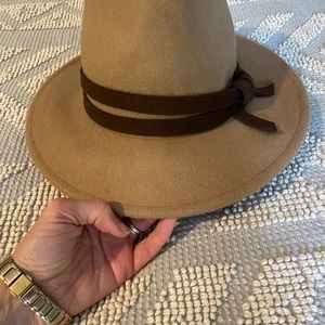 Sold out Gigi Pip Hattie style light brown wool hat. Gorgeous in box